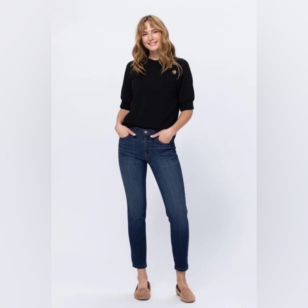 Judy Blue Handsand Dark Rinse Mid-Rise Relaxed Fit Skinny Jean 3/26 83109 - Picture 2 of 4